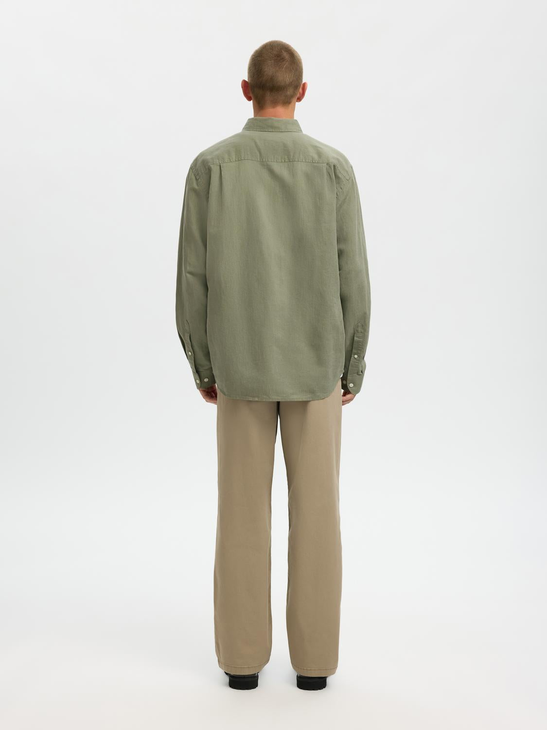 model_shot-back